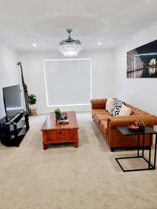 5-bedroom House: Ensuite, Netflix, Prime Location * Waterford