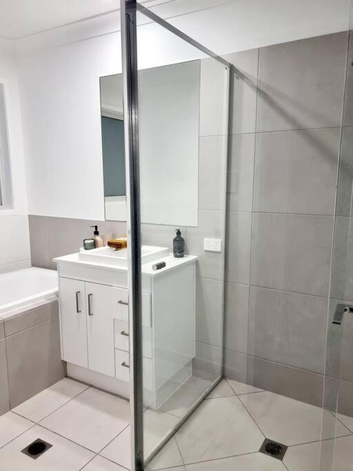 Holiday home 5-bedroom House: Ensuite, Netflix, Prime Location *